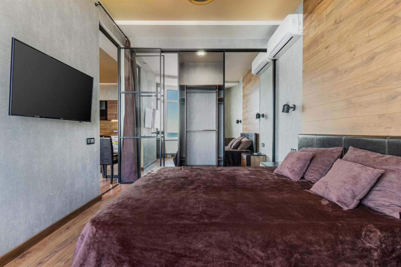 Sea Symphony Wood Style Apartment Odesa Exterior foto